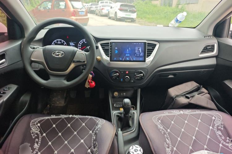 Used Hyundai Verna (new generation) 2016 1.4L Manual Cool Edition GLS Center Console