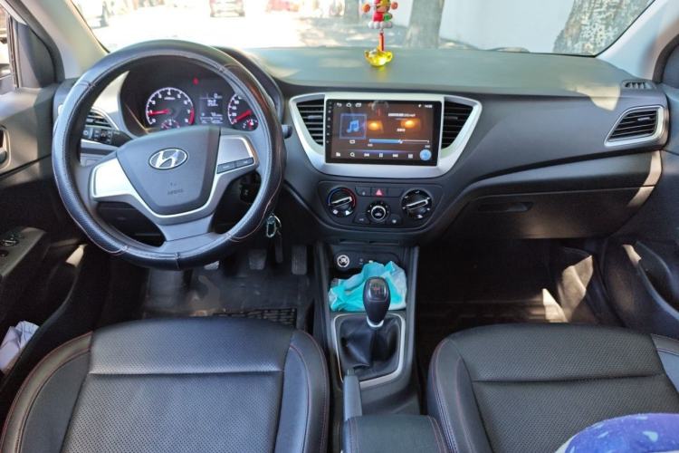 Used Hyundai Verna (new generation) 2016 1.4L Manual Cool Edition GLS Center Console