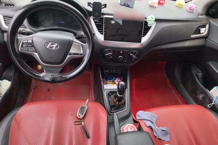 Used Hyundai Verna (new generation) 2016 1.4L Manual Cool Edition GLS Center Console