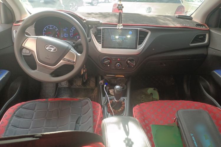 Used Hyundai Verna (new generation) 2016 1.4L Manual Cool Edition GLS Center Console