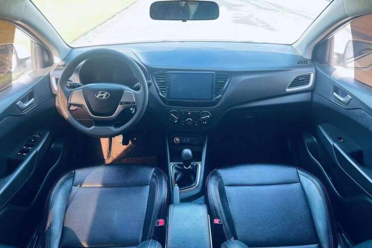 Used Hyundai Verna (new generation) 2016 1.4L Manual Cool Edition GLS Center Console