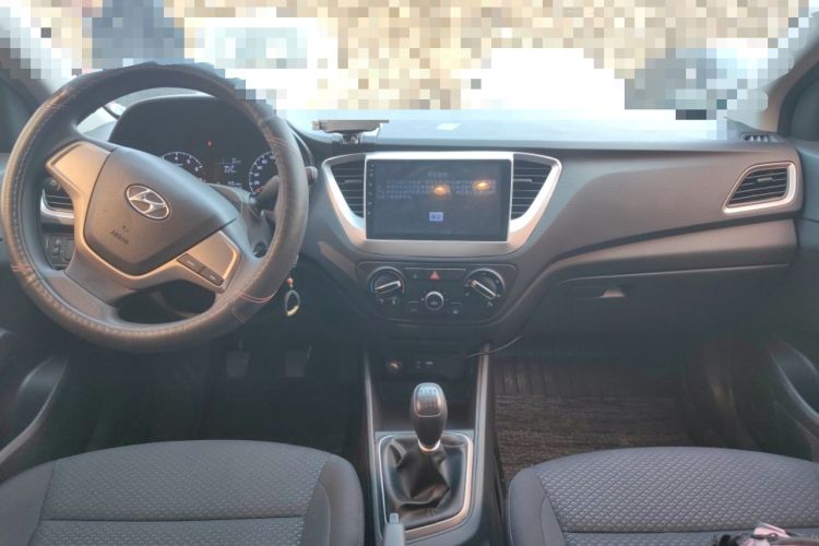 Used Hyundai Verna (new generation) 2016 1.4L Manual Cool Edition GLS Center Console