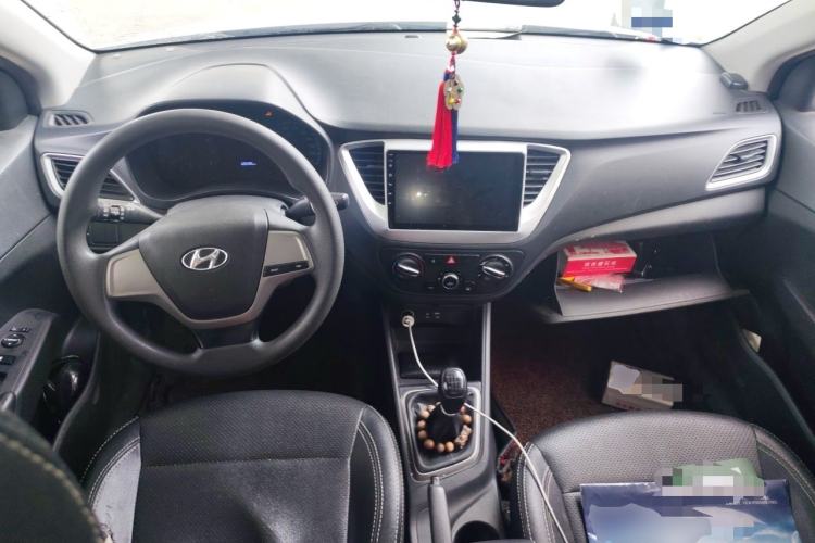 Used Hyundai Verna (new generation) 2016 1.4L Manual Cool Edition GLS Center Console