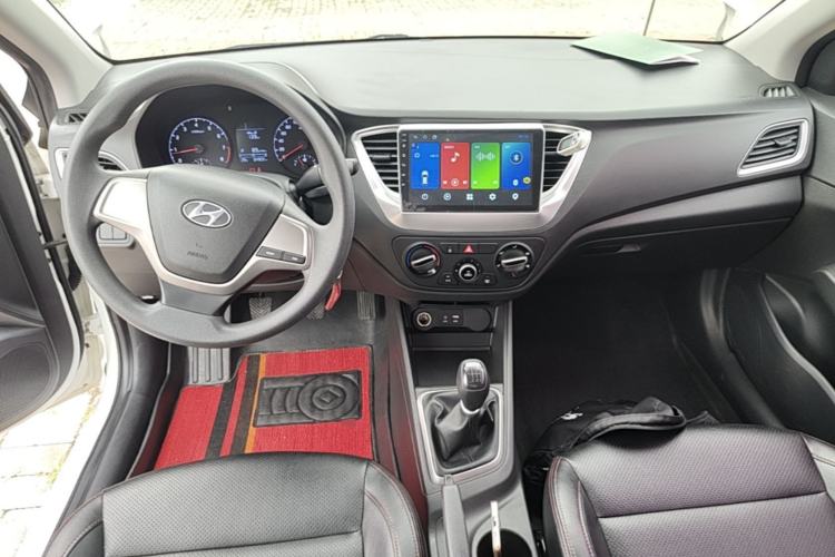 Used Hyundai Verna (new generation) 2016 1.4L Manual Cool Edition GLS Center Console