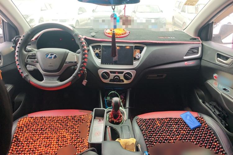 Used Hyundai Verna (new generation) 2016 1.4L Manual Cool Edition GLS Center Console