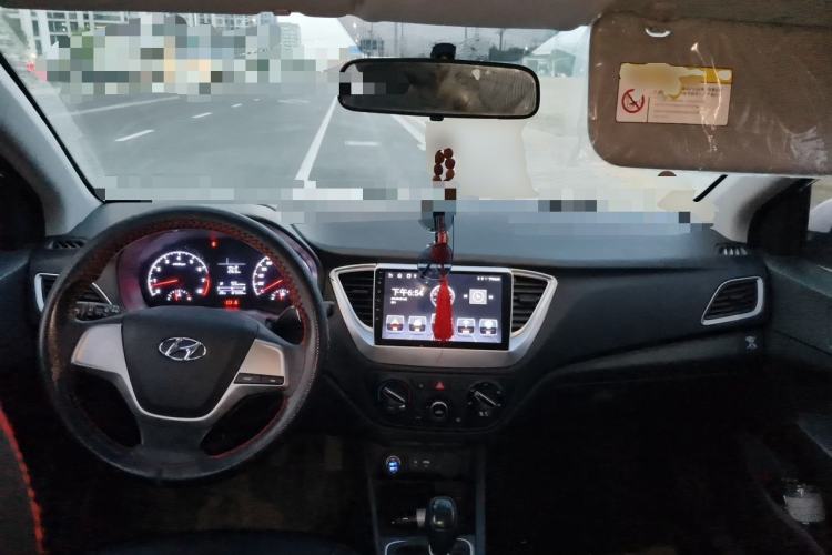 Used Hyundai Verna (new generation) 2016 1.4L Manual Cool Edition GLS Center Console