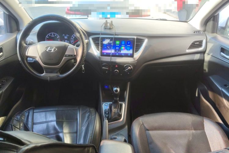 Used Hyundai Verna (new generation) 2016 1.4L Automatic Cool Edition GLS Center Console
