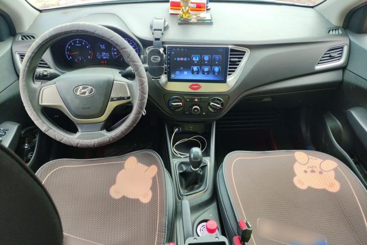 Used Hyundai Verna (new generation) 2016 1.4L Manual Cool Edition GLS Center Console