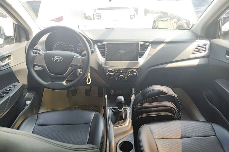 Used Hyundai Verna (new generation) 2016 1.4L Manual Cool Edition GLS Center Console
