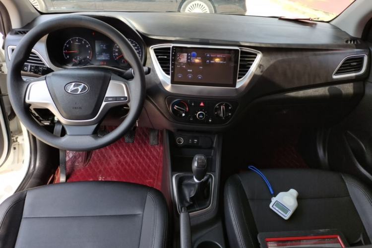 Used Hyundai Verna (new generation) 2016 1.4L Manual Cool Edition GLS Center Console