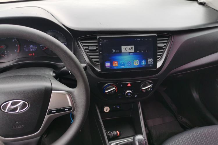 Used Hyundai Verna (new generation) 2016 1.4L Manual Cool Edition GLS Center Console