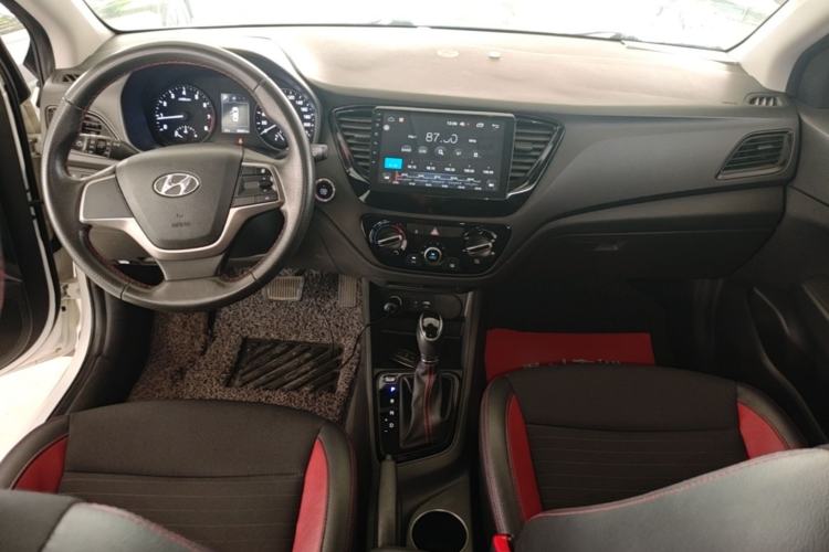 Used Hyundai Verna (new generation) 2016 1.4L Automatic Sport Edition Center Console