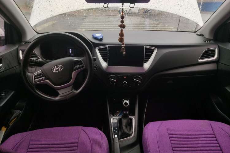 Used Hyundai Verna (new generation) 2016 1.4L Automatic Elite Edition TOP Center Console