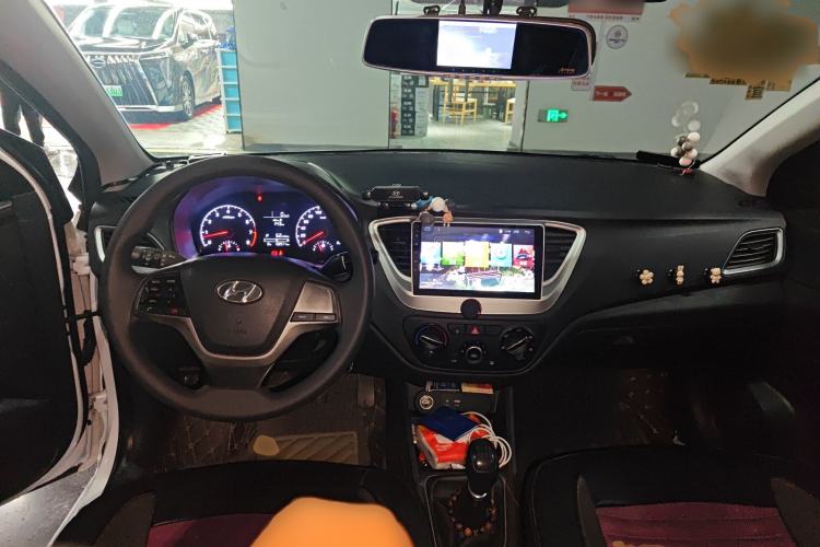 Used Hyundai Verna (new generation) 2016 1.4L Manual Cool Edition GLS Center Console