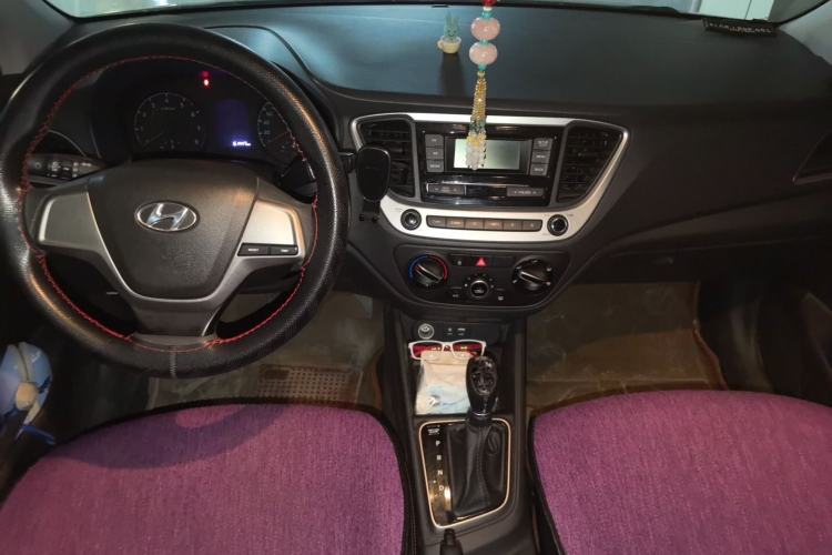 Used Hyundai Verna (new generation) 2016 1.4L Automatic Cool Edition GLS Center Console