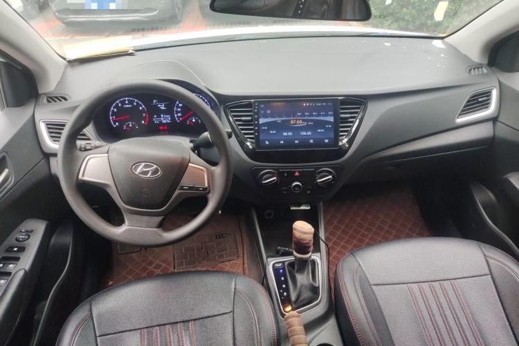Used Hyundai Verna (new generation) 2016 1.4L Automatic Cool Edition GLS Center Console