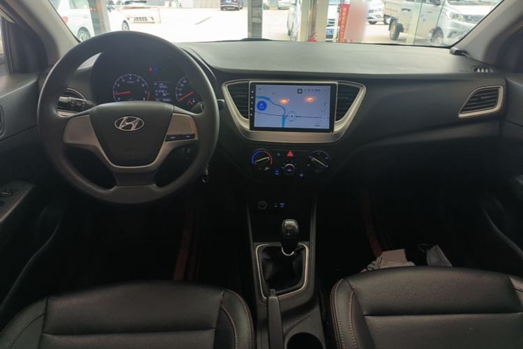 Used Hyundai Verna (new generation) 2016 1.4L Manual Cool Edition GLS Center Console