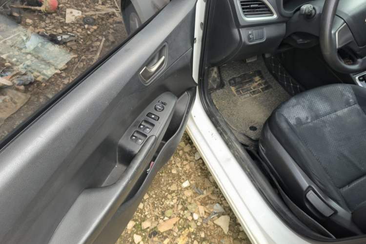 Used Hyundai Verna (new generation) 2016 1.4L Automatic Cool Edition GLS Driver Seat