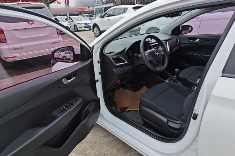 Used Hyundai Verna (new generation) 2016 1.4L Manual Cool Edition GLS Driver Seat