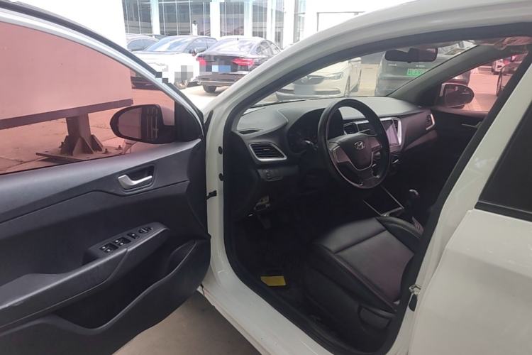 Used Hyundai Verna (new generation) 2016 1.4L Manual Cool Edition GLS Driver Seat