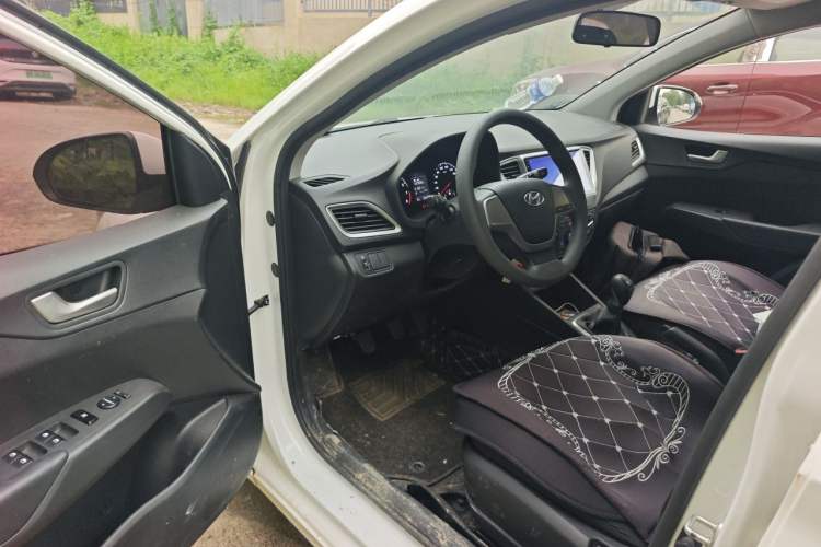 Used Hyundai Verna (new generation) 2016 1.4L Manual Cool Edition GLS Driver Seat