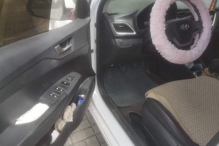 Used Hyundai Verna (new generation) 2016 1.4L Manual Cool Edition GLS Driver Seat