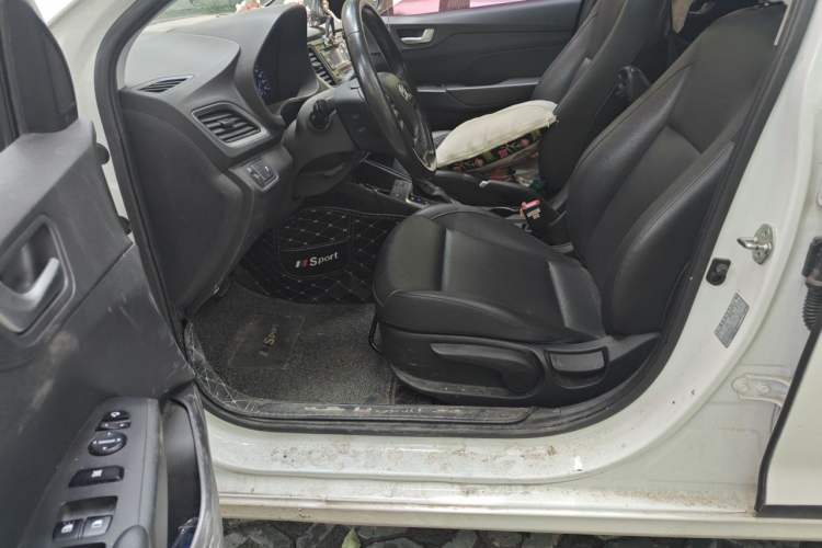 Used Hyundai Verna (new generation) 2016 1.6L Automatic Elite Edition TOP Driver Seat