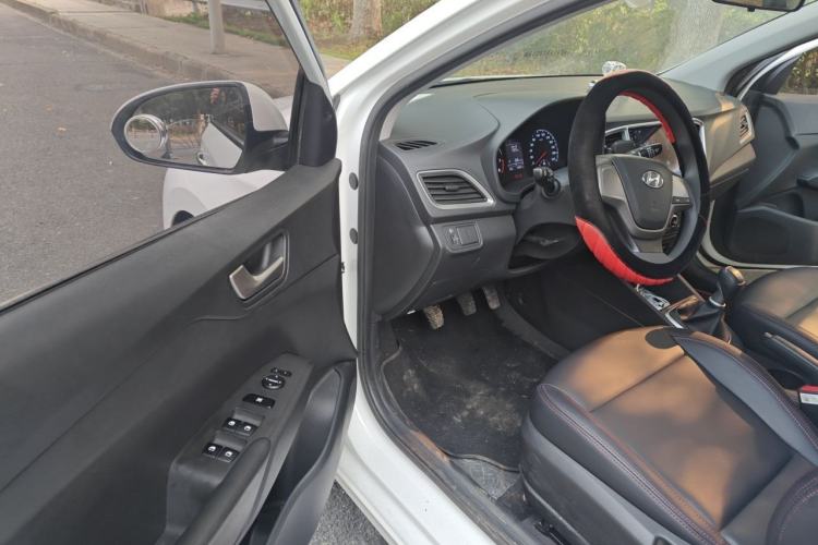 Used Hyundai Verna (new generation) 2016 1.4L Manual Cool Edition GLS Driver Seat
