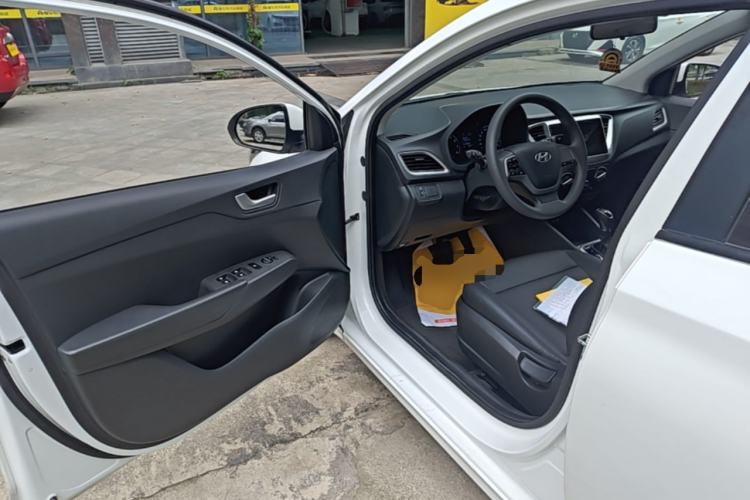 Used Hyundai Verna (new generation) 2016 1.4L Automatic Cool Edition GLS Driver Seat