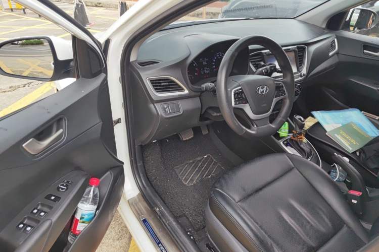 Used Hyundai Verna (new generation) 2016 1.4L Automatic Cool Edition GLS Driver Seat