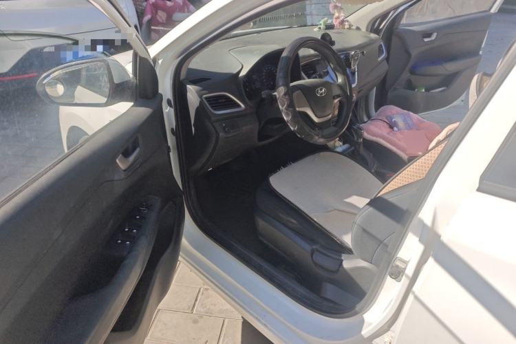Used Hyundai Verna (new generation) 2016 1.4L Automatic Cool Edition GLS Driver Seat