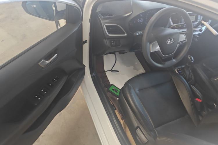 Used Hyundai Verna (new generation) 2016 1.4L Automatic Cool Edition GLS Driver Seat