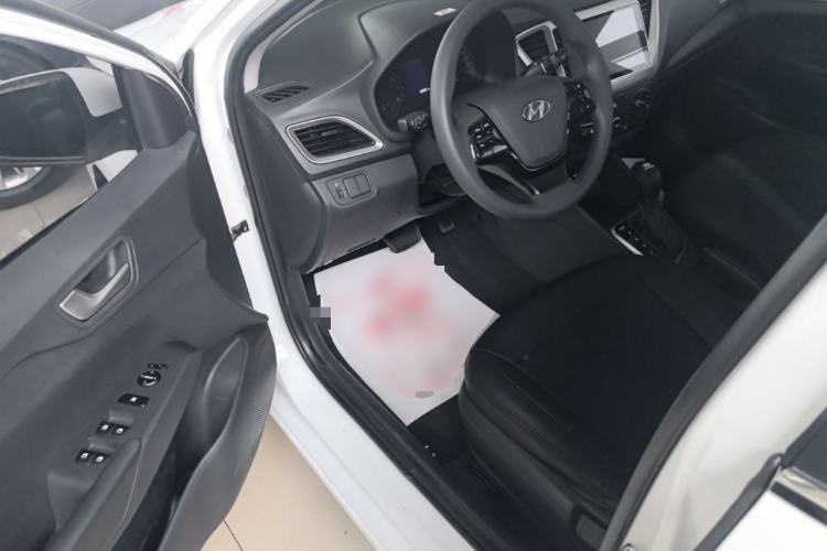 Used Hyundai Verna (new generation) 2016 1.4L Automatic Cool Edition GLS Driver Seat