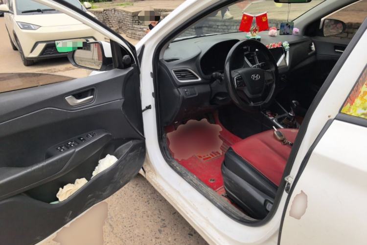 Used Hyundai Verna (new generation) 2016 1.4L Manual Cool Edition GLS Driver Seat