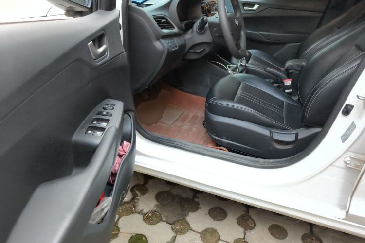 Used Hyundai Verna (new generation) 2016 1.4L Manual Cool Edition GLS Driver Seat