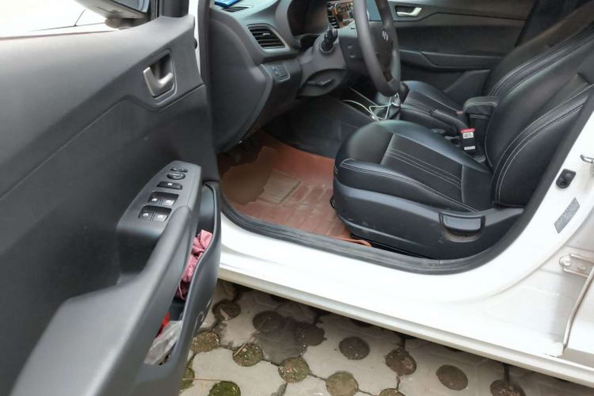 Used Hyundai Verna (new generation) 2016 1.4L Manual Cool Edition GLS Driver Seat