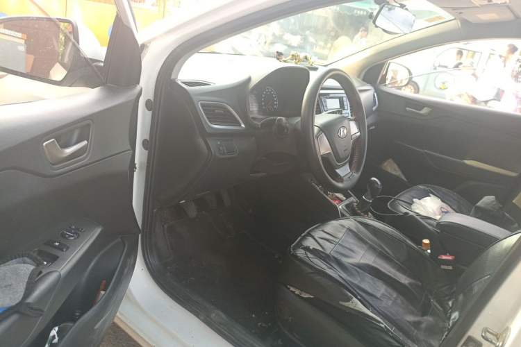 Used Hyundai Verna (new generation) 2016 1.4L Manual Cool Edition GLS Driver Seat