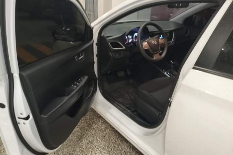 Used Hyundai Verna (new generation) 2016 1.4L Automatic Cool Edition GLS Driver Seat