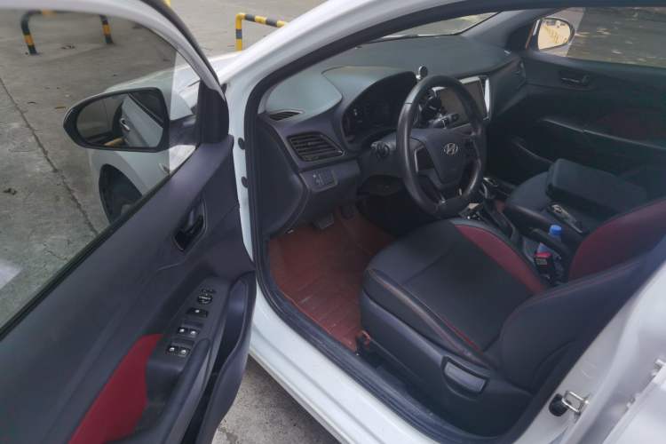Used Hyundai Verna (new generation) 2016 1.4L Automatic Cool Edition GLS Driver Seat