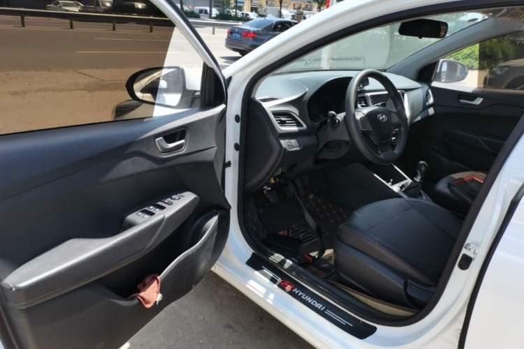 Used Hyundai Verna (new generation) 2016 1.4L Manual Cool Edition GLS Driver Seat