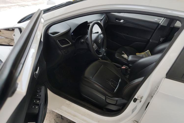 Used Hyundai Verna (new generation) 2016 1.4L Manual Cool Edition GLS Driver Seat