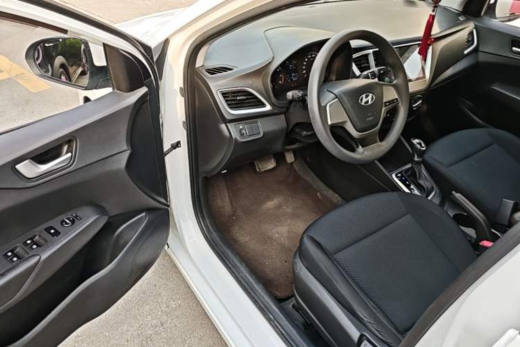 Used Hyundai Verna (new generation) 2016 1.4L Automatic Cool Edition GLS Driver Seat