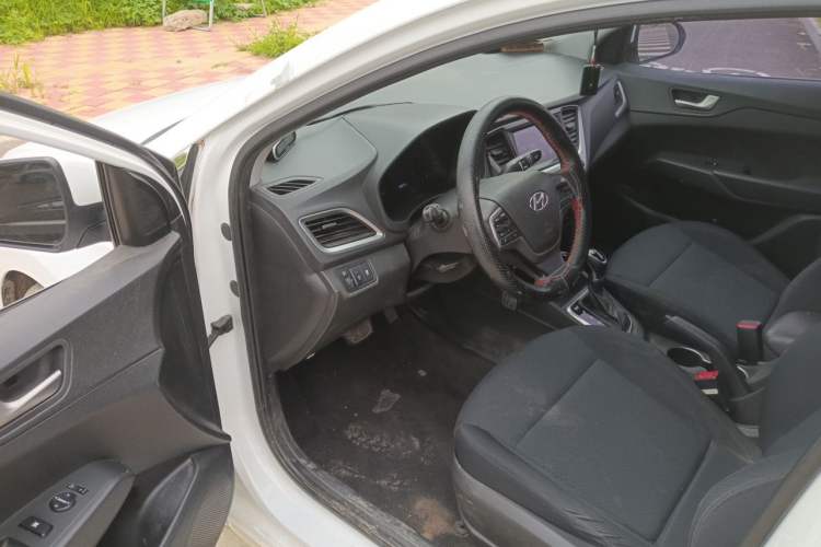Used Hyundai Verna (new generation) 2016 1.4L Automatic Cool Edition GLS Driver Seat