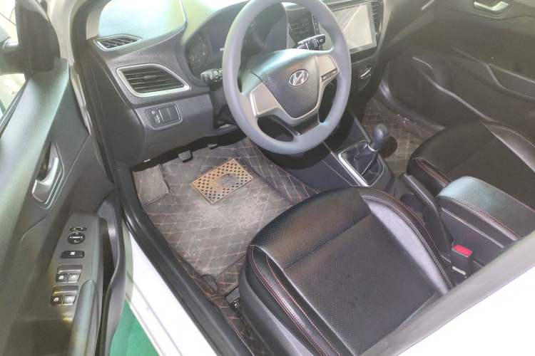 Used Hyundai Verna (new generation) 2016 1.4L Manual Cool Edition GLS Driver Seat