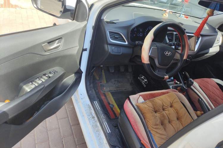 Used Hyundai Verna (new generation) 2016 1.4L Manual Cool Edition GLS Driver Seat
