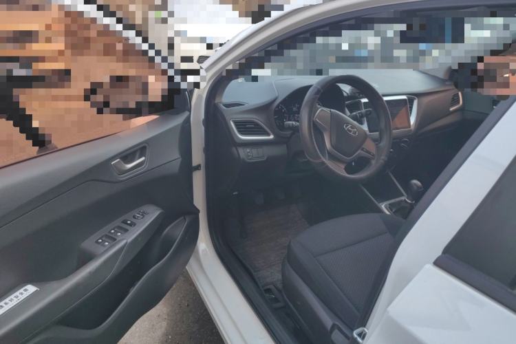 Used Hyundai Verna (new generation) 2016 1.4L Manual Cool Edition GLS Driver Seat