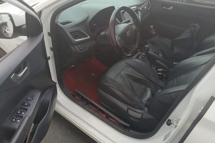 Used Hyundai Verna (new generation) 2016 1.4L Manual Cool Edition GLS Driver Seat