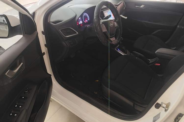 Used Hyundai Verna (new generation) 2016 1.4L Automatic Cool Edition GLS Driver Seat