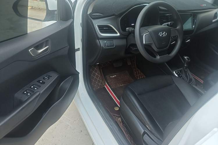 Used Hyundai Verna (new generation) 2016 1.4L Automatic Cool Edition GLS Driver Seat