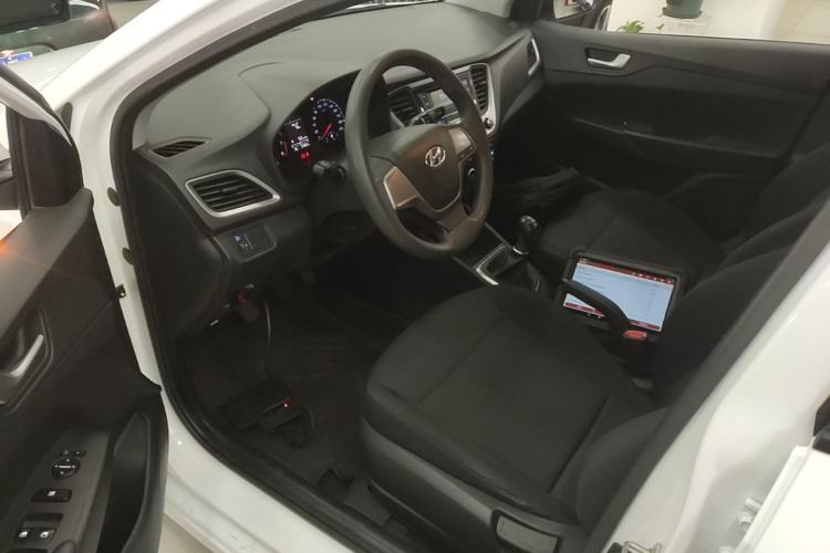 Used Hyundai Verna (new generation) 2016 1.4L Manual Cool Edition GLS Driver Seat